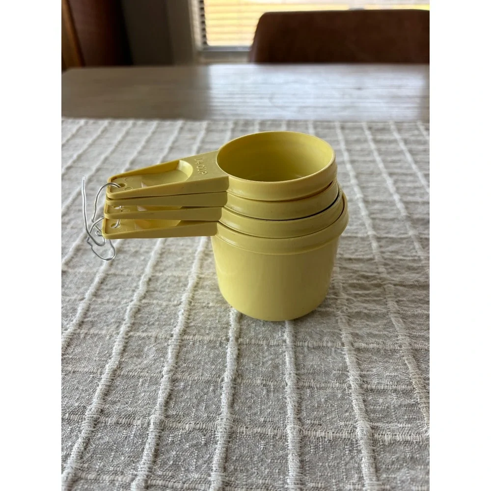 Tupperware set vintage